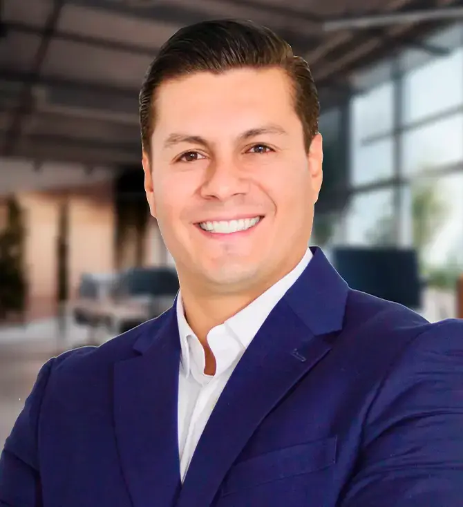 docente-raul-salvatierra-Director-marketing
